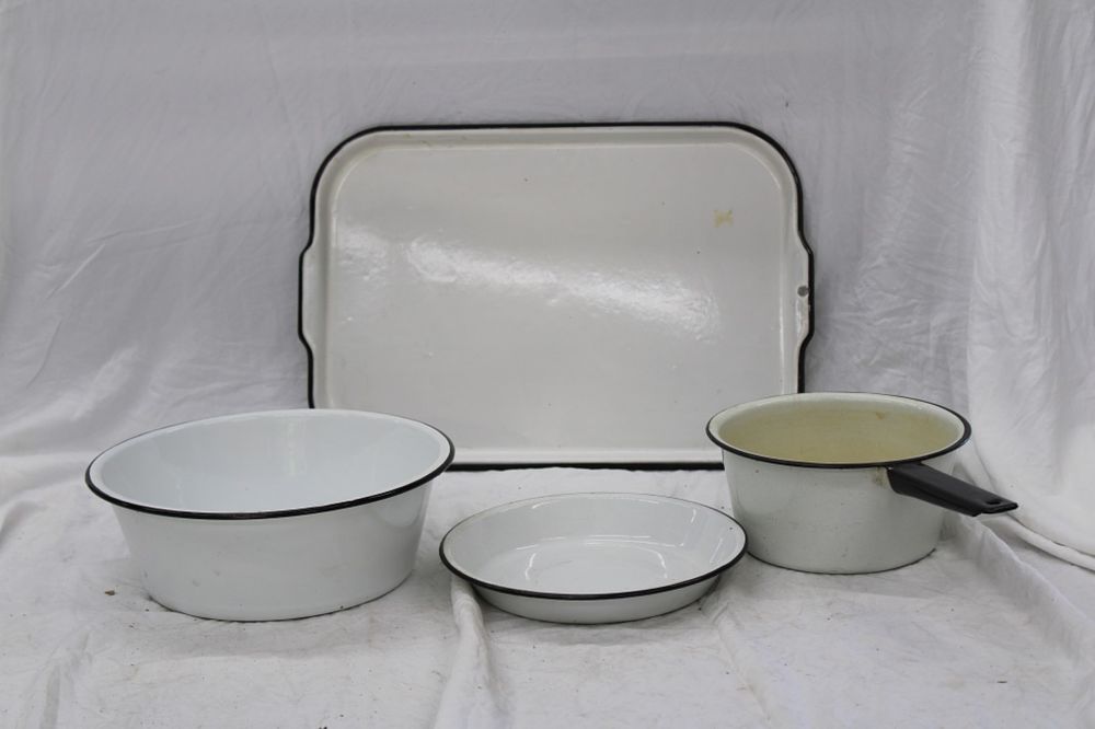 Lot 310: ENAMEL COOKING SHEET, PAN, AND POTS