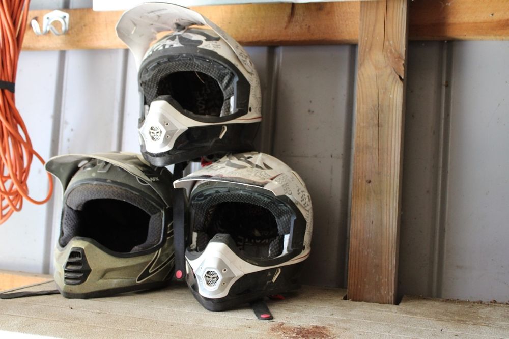 Lot 328: DIRTBIKE HELMETS