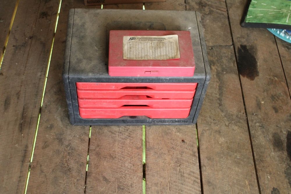 Lot 340: TOOL BOX