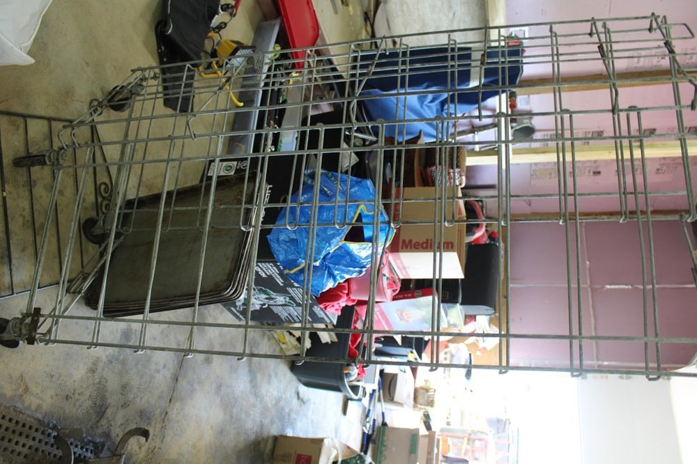 Lot 153: DRYING BAKE RACK WITH SHEETS
