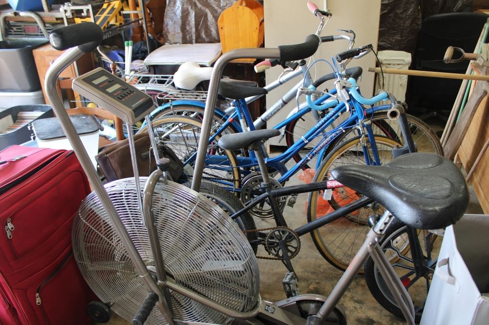 Lot 160: 4 BIKES AND 1 EXERCISE MACHINE