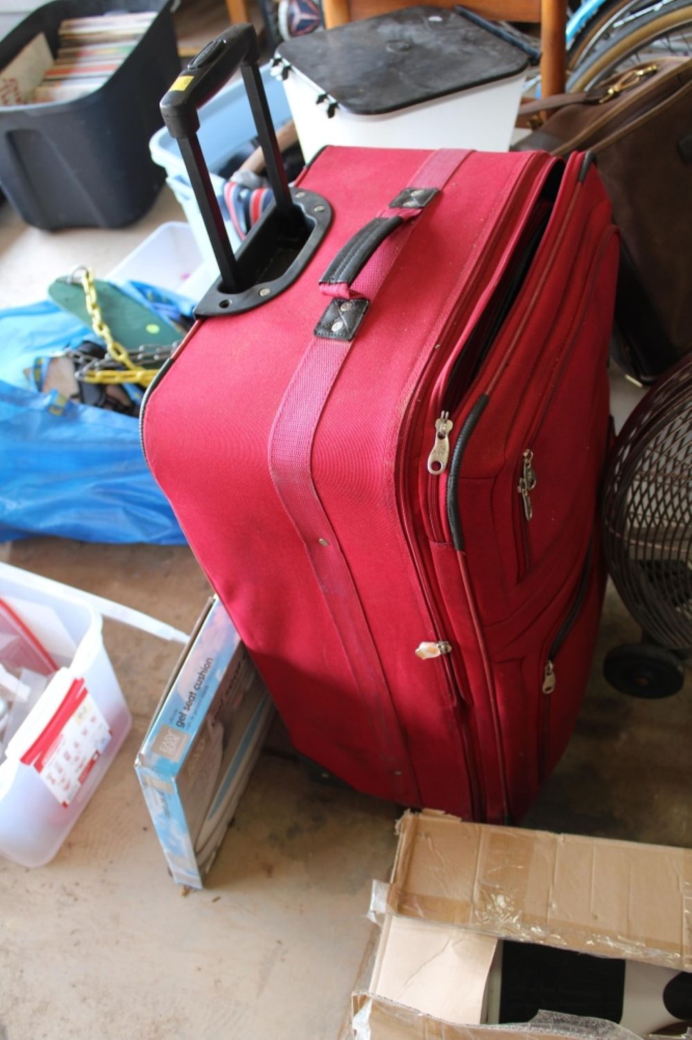 Lot 162: RED LUGGAGE
