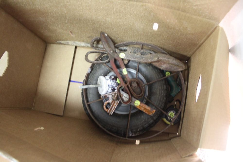Lot 172: VINTAGE TOOLS