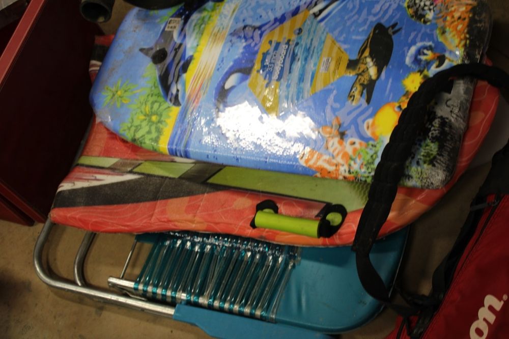 Lot 176: BEACH ITEMS AND CHAIRS