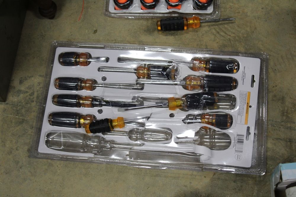 Lot 187: SCREWDRIVERS