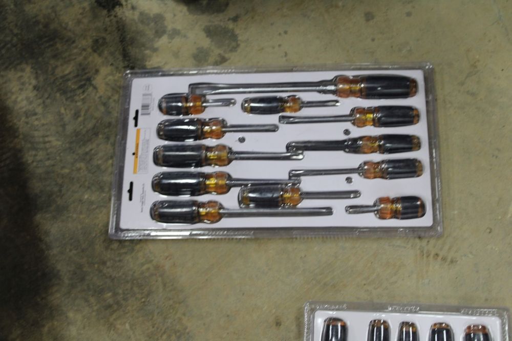 Lot 189: SCREWDRIVERS