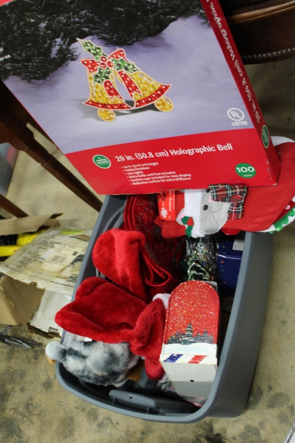 Lot 191: CHRISTMAS DECORATIONS