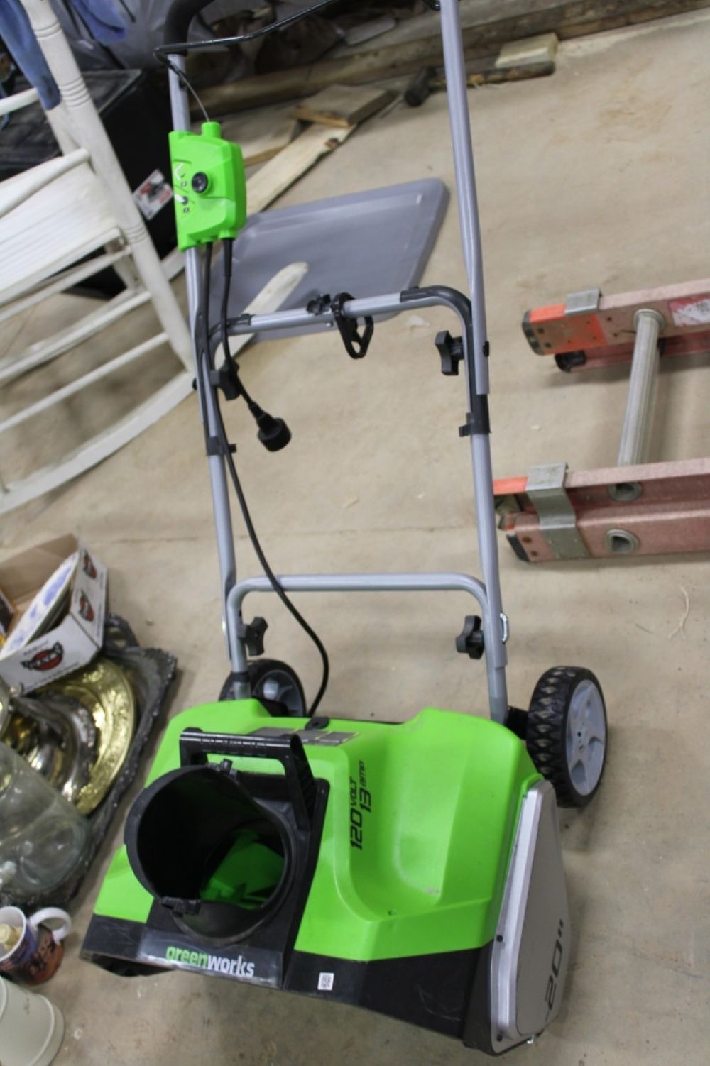 Lot 204: ELECTRIC SNOWBLOWER