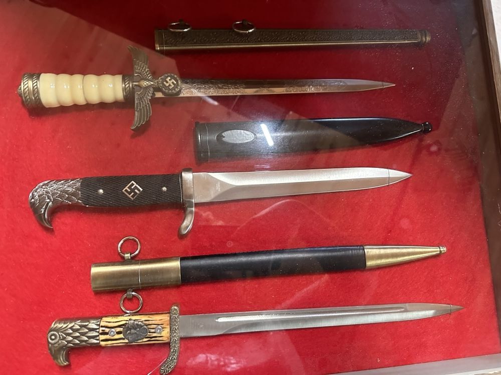 Lot 224: NAZI DISPLAY WITH K NIFE