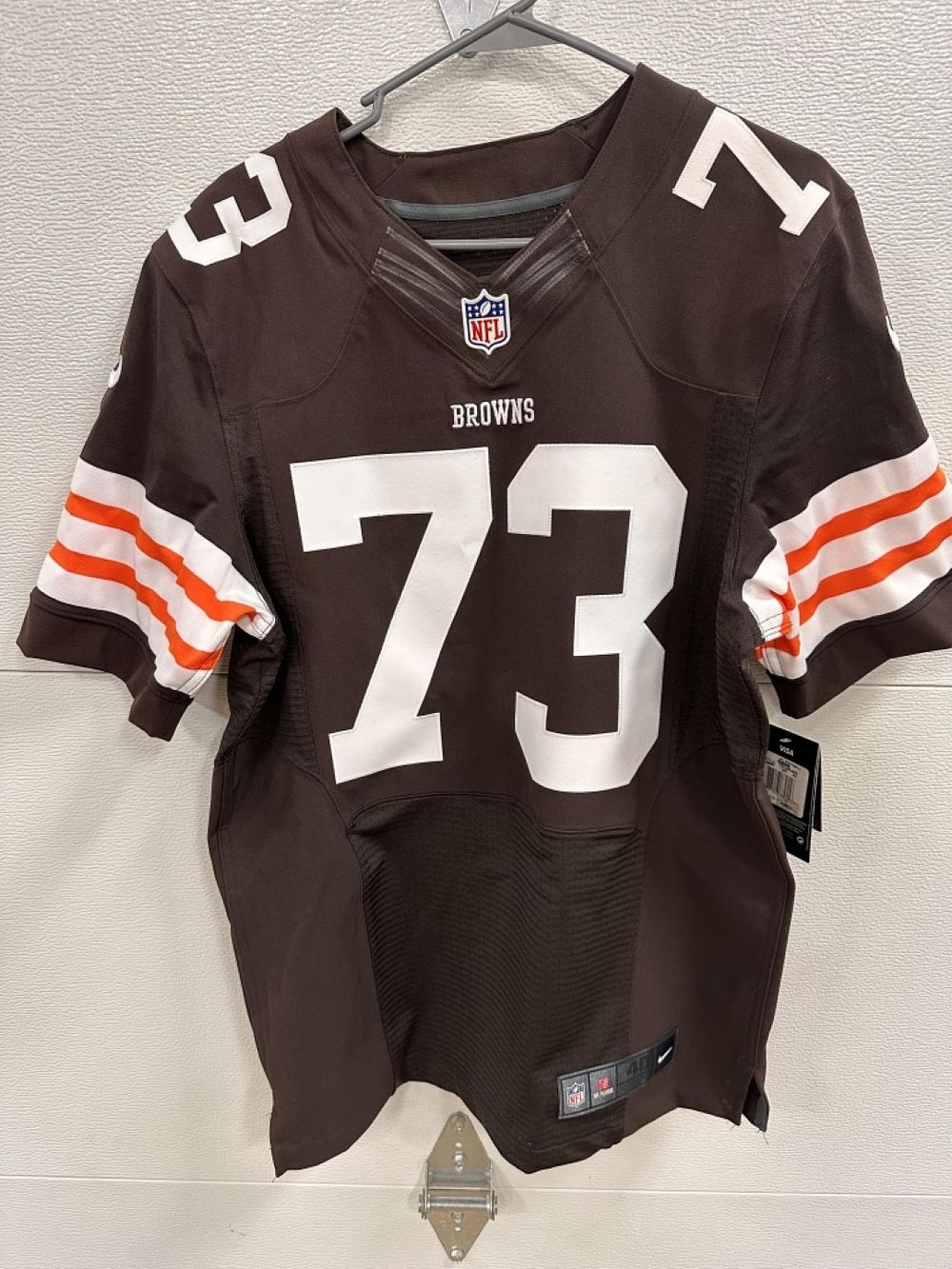 Lot 226: CLEVELAND BROWNS MEDIUM JERSEY