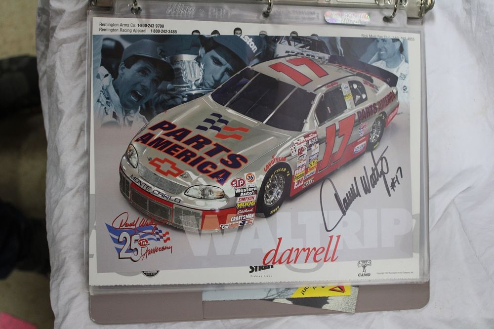 Lot 106C: AUTOGRAPH PICTURES