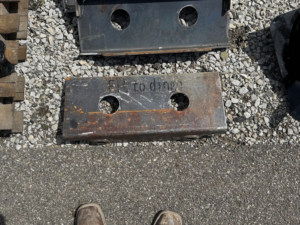 Lot 164: NEW DINGO QUICK ATTACH PLATE