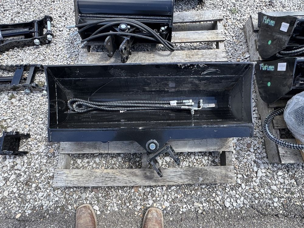 Lot 171: NEW EXCAVATOR SWIVEL BUCKET