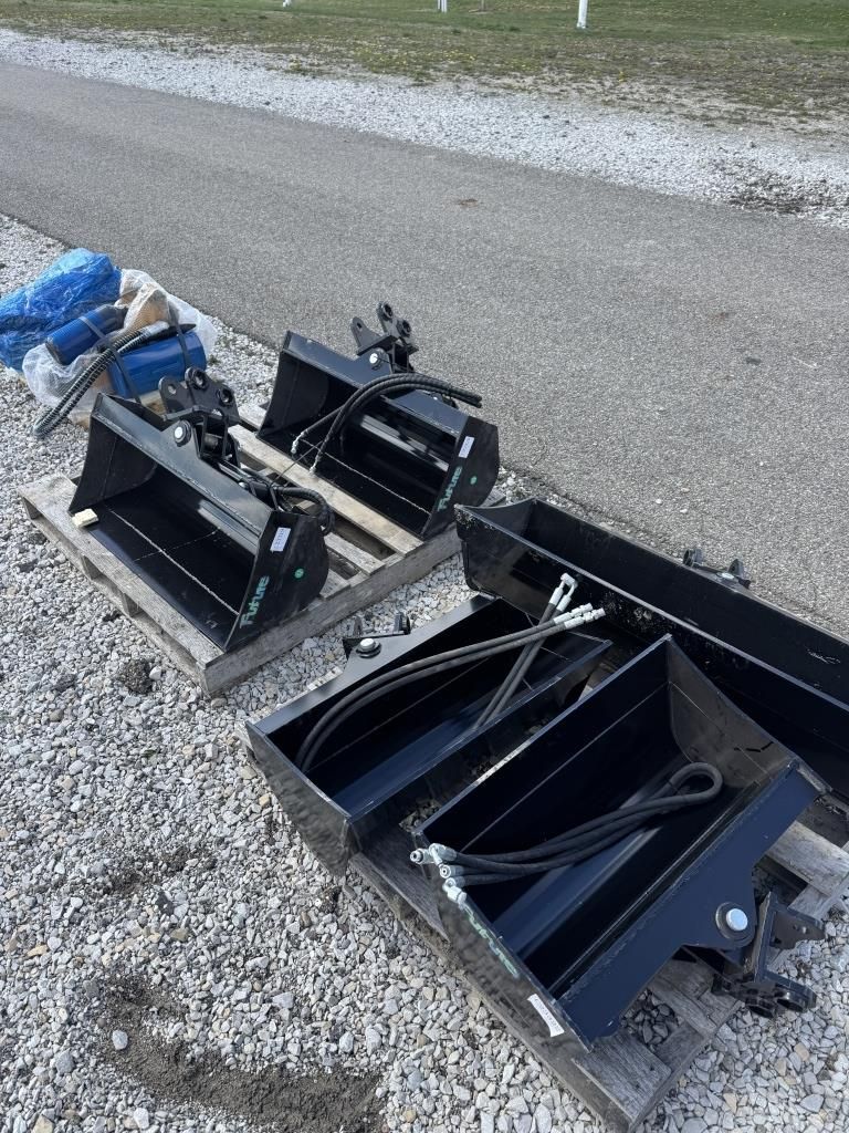 Lot 173: NEW EXCAVATOR SWIVEL BUCKET