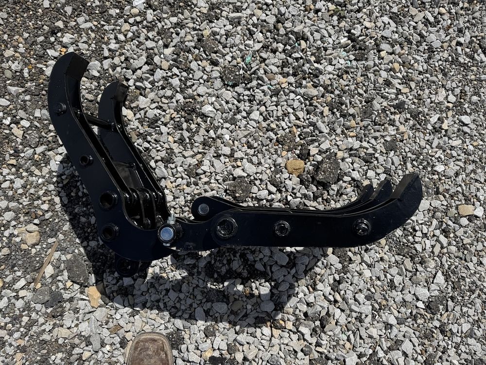 Lot 186: NEW MINI EXCAVATOR GRAPPLE