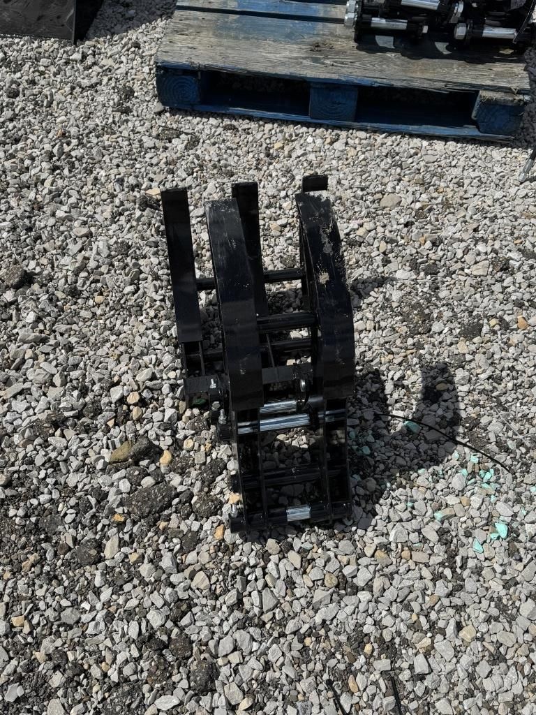 Lot 187: NEW MINI EXCAVATOR GRAPPLE