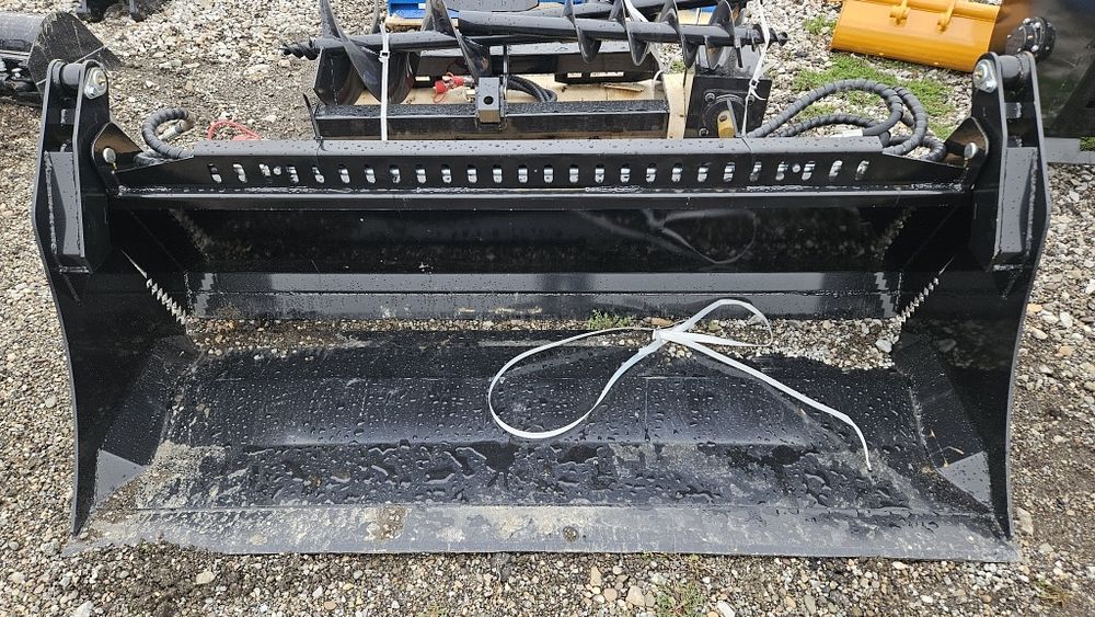 Lot 188: NEW QUICK ATTACH HYDRAULIC BUCKET