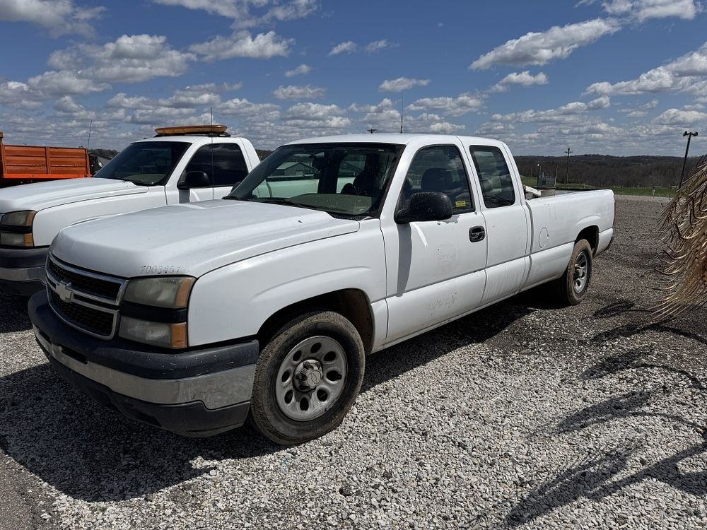 Lot 190: CHEVY 1500 GAS TRUCK