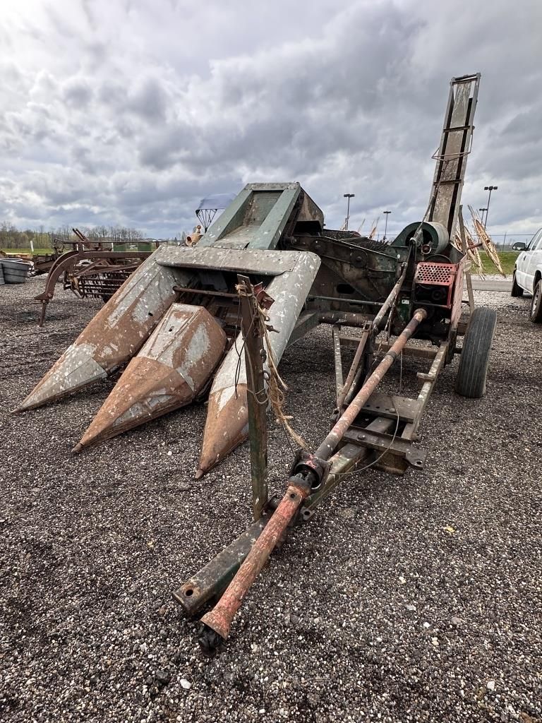 Lot 208: NEW IDEA CORN PICKER