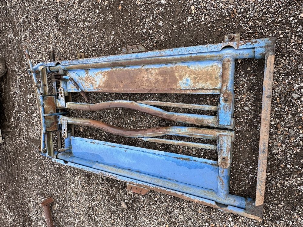 Lot 226: AUTOMATIC HEAD GATE