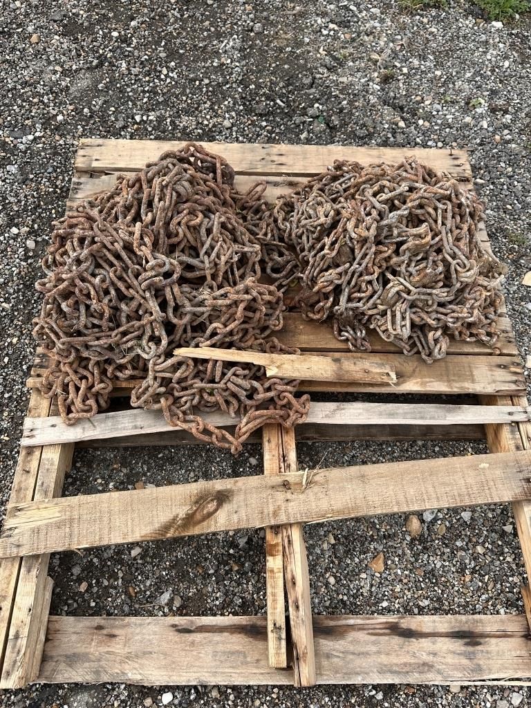 Lot 227: FORD TIRE CHAINS