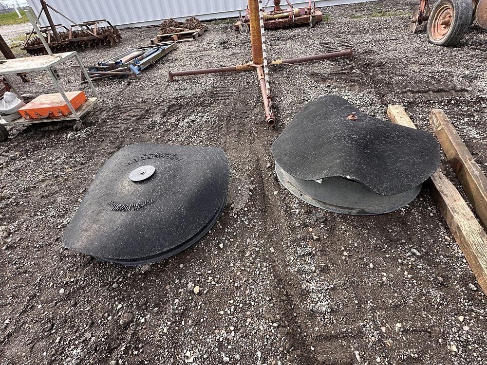 Lot 230: MINERAL FEEDERS