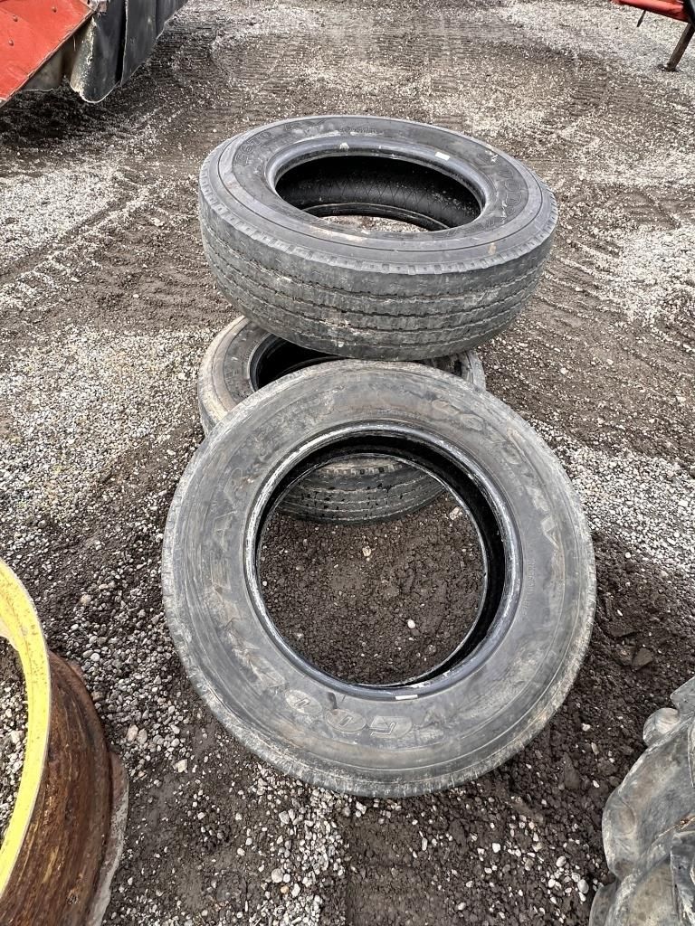 Lot 240: SMALL TIRES