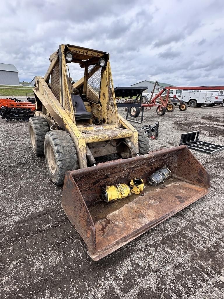 Lot 244: NEW HOLLAND SKID STEER AND BUCKET