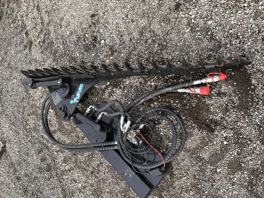 Lot 246: MINI SKID STEER CUTTER BAR