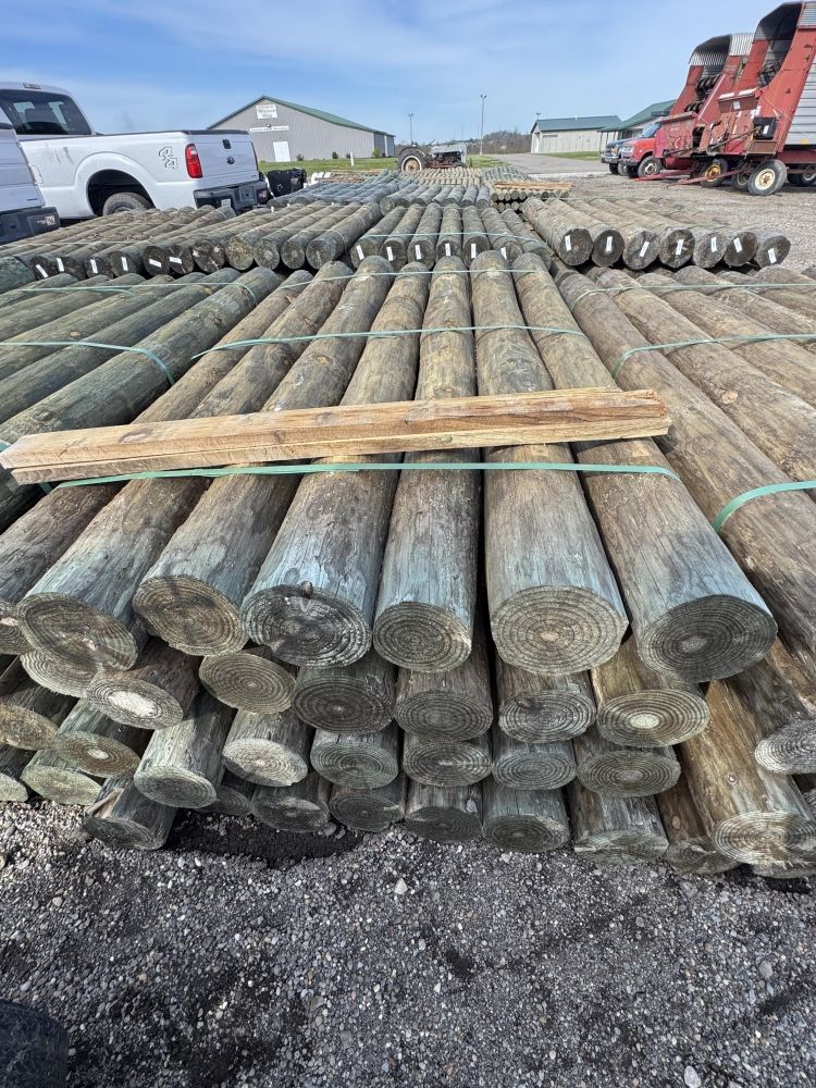 Lot 261: 6IN X 7FT FENCE POST BUNDLE