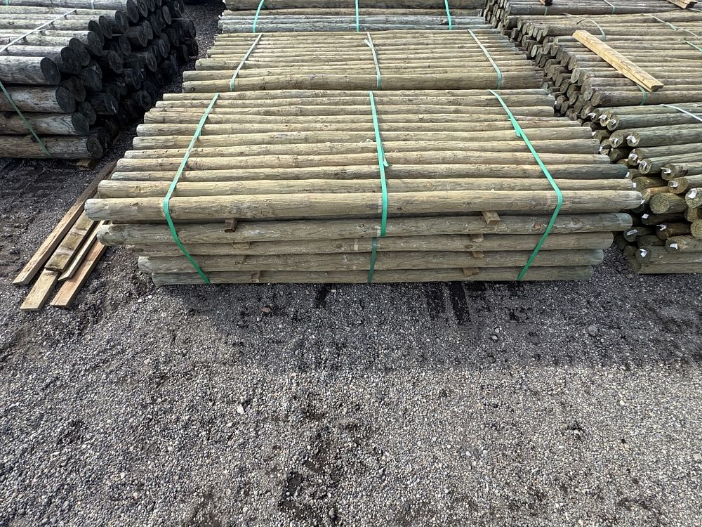 Lot 267: 3 1/2IN X 8FT FENCE POST BUNDLE