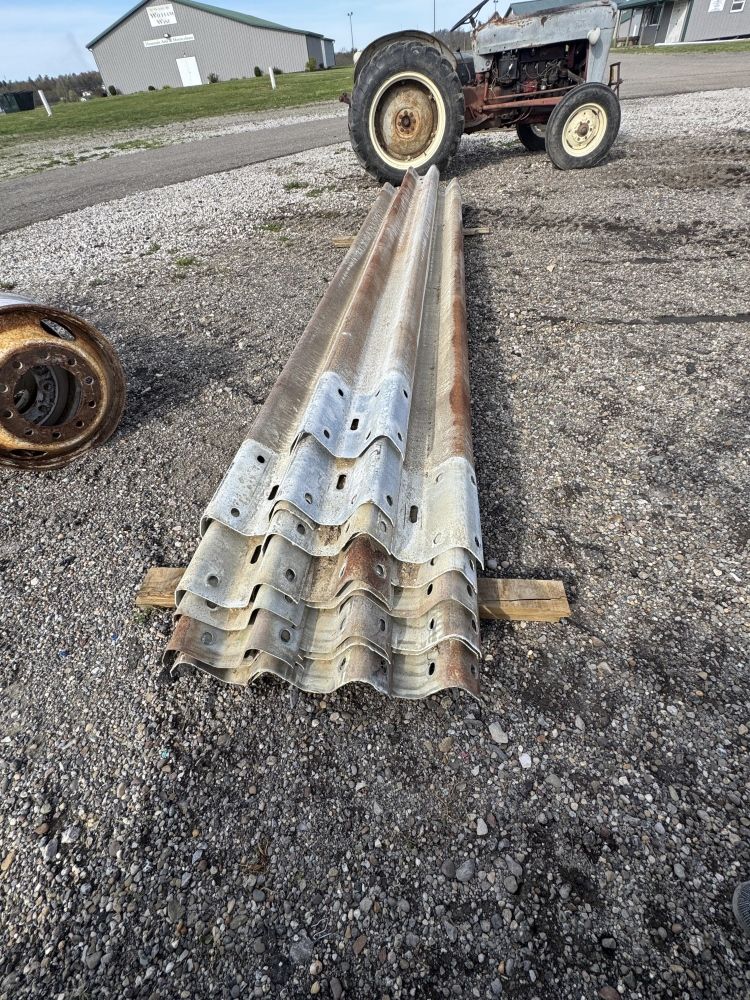 Lot 272: GUARDRAIL