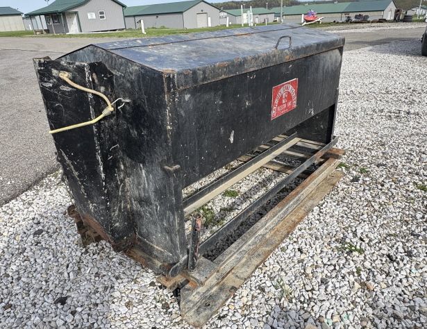Lot 275: MOBILE LIVESTOCK FEEDER