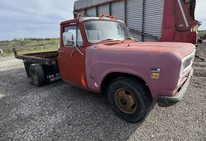 Lot 277: T310 INTERNATIONAL TRUCK