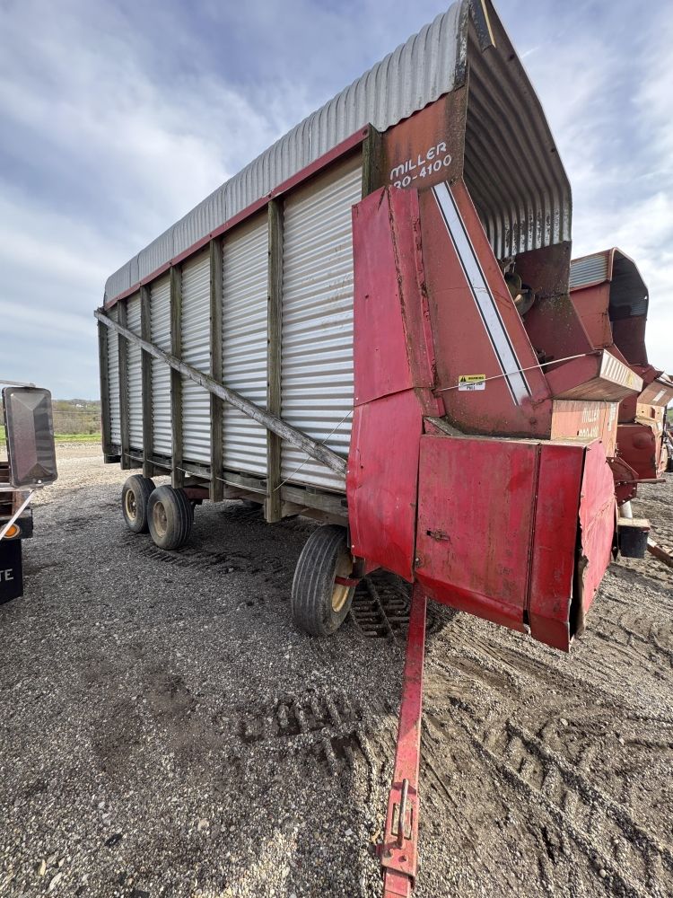 Lot 278: MILLER PRO 1400 SILAGE WAGON