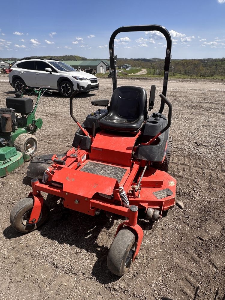 Lot 288: GRAVELY RIDING MOWER