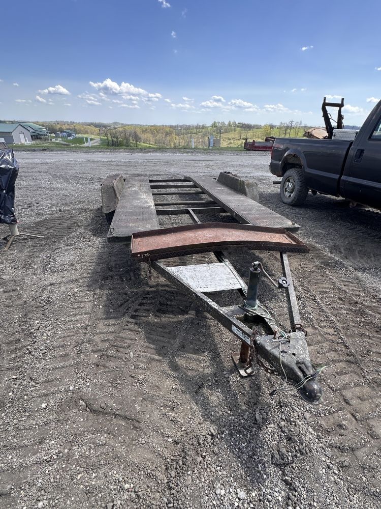 Lot 292: BUMPER PULL CAR TRAILER
