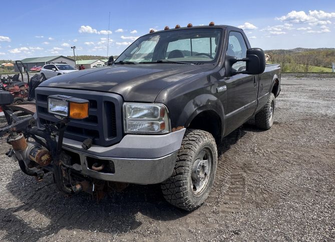 Lot 293: 2004 F250 XL SUPER DUTY PLOW TRUCK