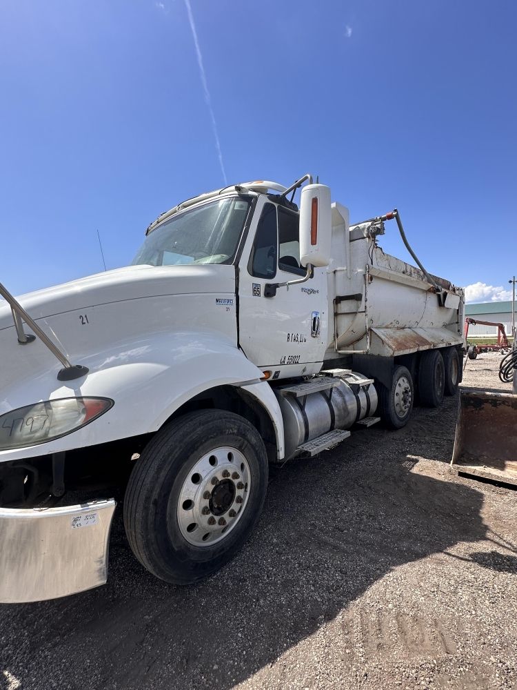 Lot 296: 2012 INTERNATIONAL DUMP TRUCK
