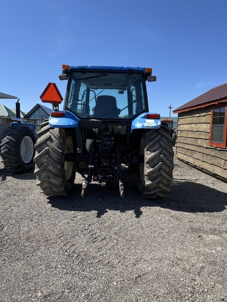 Lot 303: NEW HOLLAND 52LC LOADER AND TL100A NH TRACTOR
