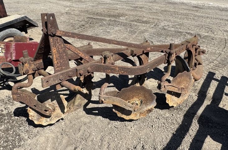 Lot 313: 3 BOTTOM PLOW