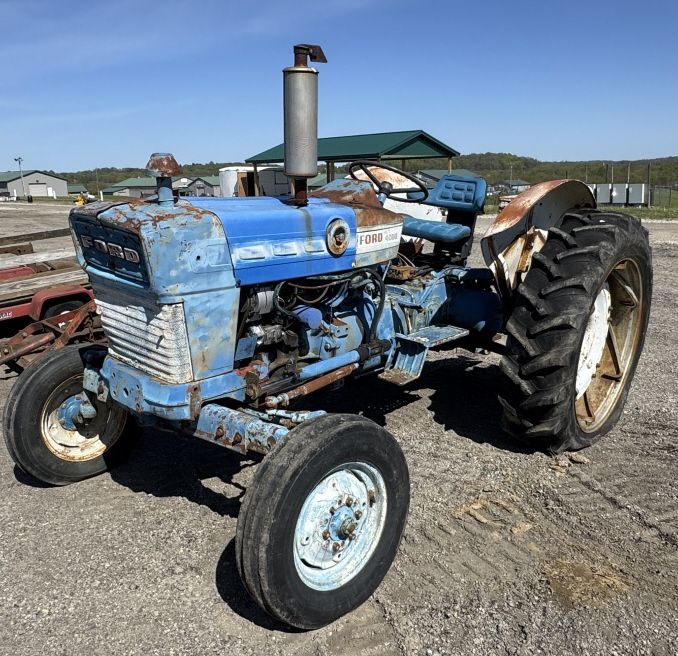Lot 316: FORD 4000 TRACTOR