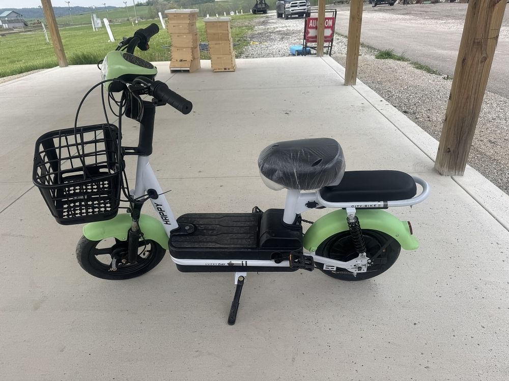 Lot 332: BRAND NEW E BIKE