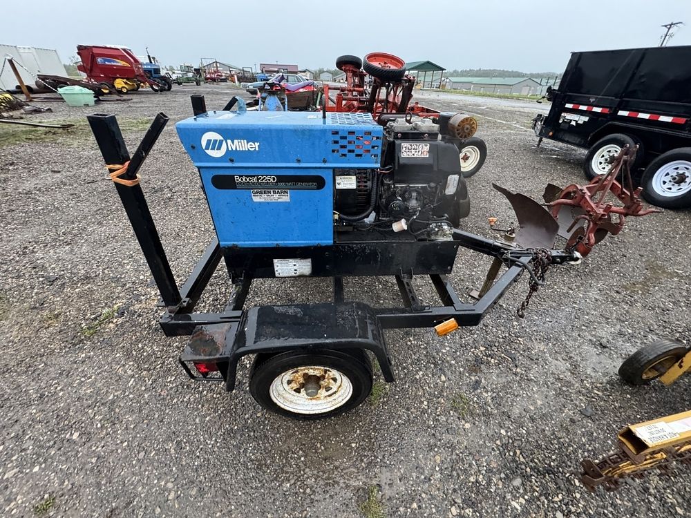 Lot 337: BOBCAT 225D WELDER 8000 WATT GENERATOR ON TRAILER