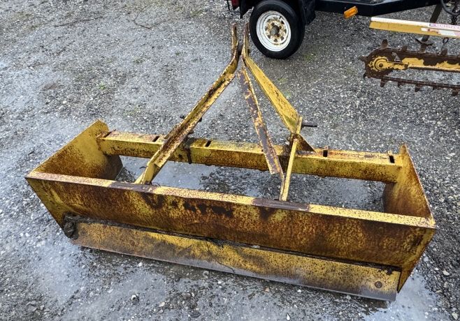 Lot 341: 5 AND 1/2 FOOT BOX BLADE