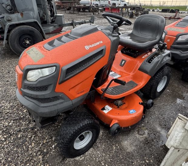 Lot 345: HUSQVARNA LAWN MOWER