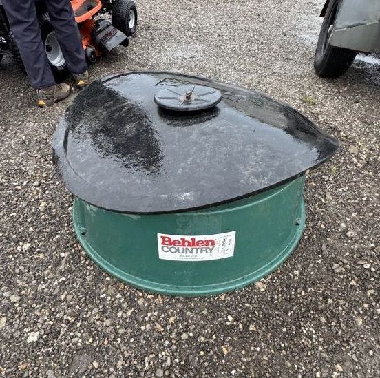 Lot 346: MINERAL FEEDER