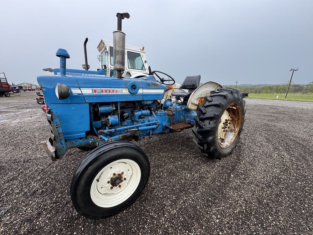 Lot 350: FORD 3000 TRACTOR
