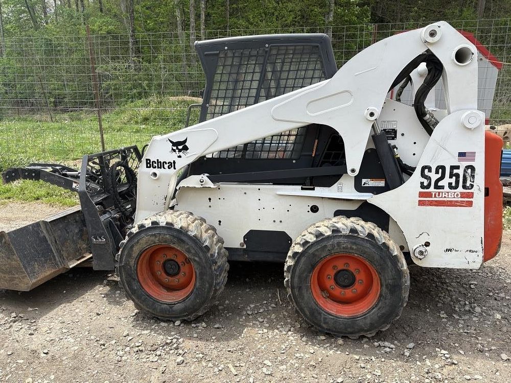 Lot 353: BOBCAT S250 TURBO SKID STEER