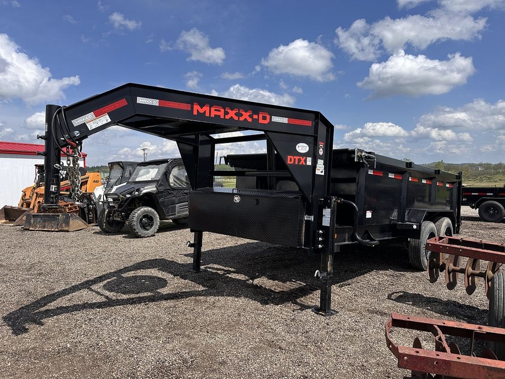Lot 356: MAXX D DUMP TRAILER